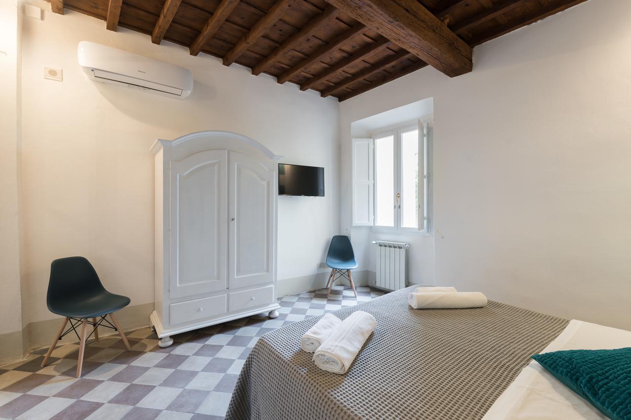 F6 - Santa Croce One Bedroom Flat For 2 Or 3 Guests ฟลอเรนซ์ ภายนอก รูปภาพ